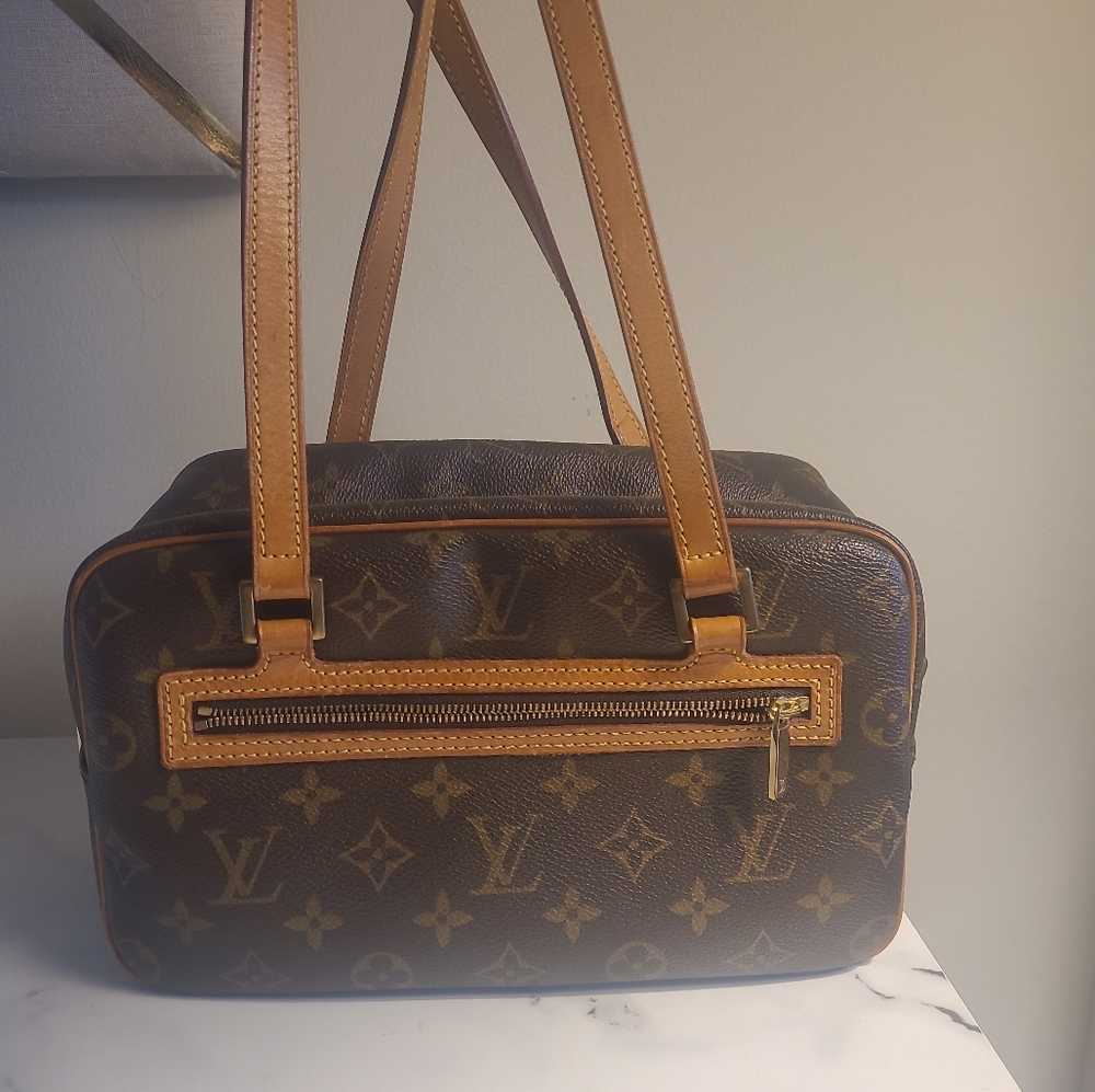 Louis Vuitton handbag authentic